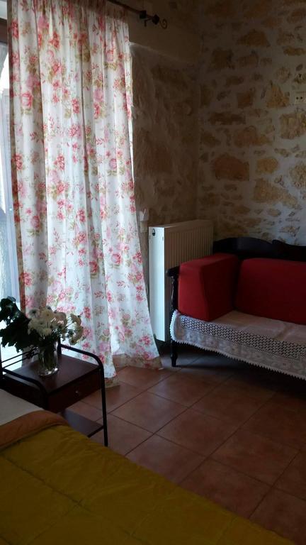 Artemisia Traditional Home Choudetsi Exterior foto